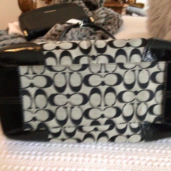 Coach Black and Cream Tote Bag - Picture 6 of 9